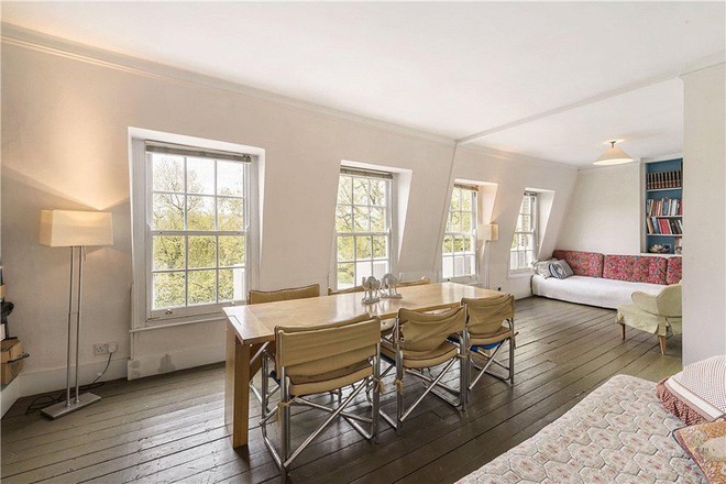 Ngôi nhà 300 năm tuổi của tỷ phú nhận lương 1 USD