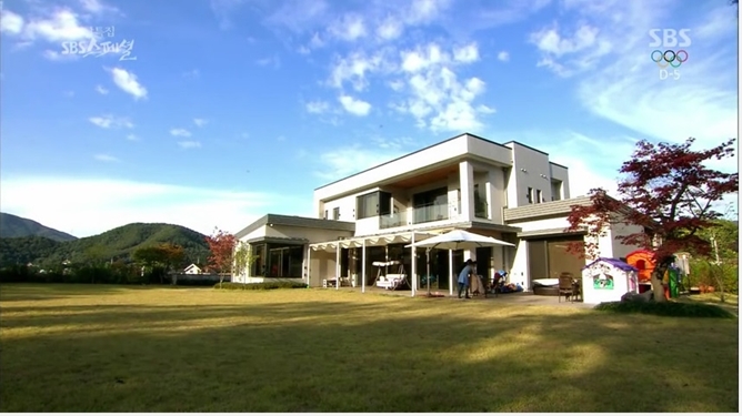 Biệt thự gần 300 tỷ đồng của nữ thần Lee Young Ae - 2