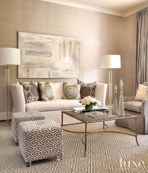 Sofa, thảm và gối dựa họa tiết là những món nội thất tuyệt vời cho phòng khách màu be nội thất phòng khách