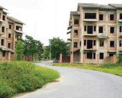 Siết tín dụng bất động sản: Doanh nghiệp và ngân hàng nào gặp khó?