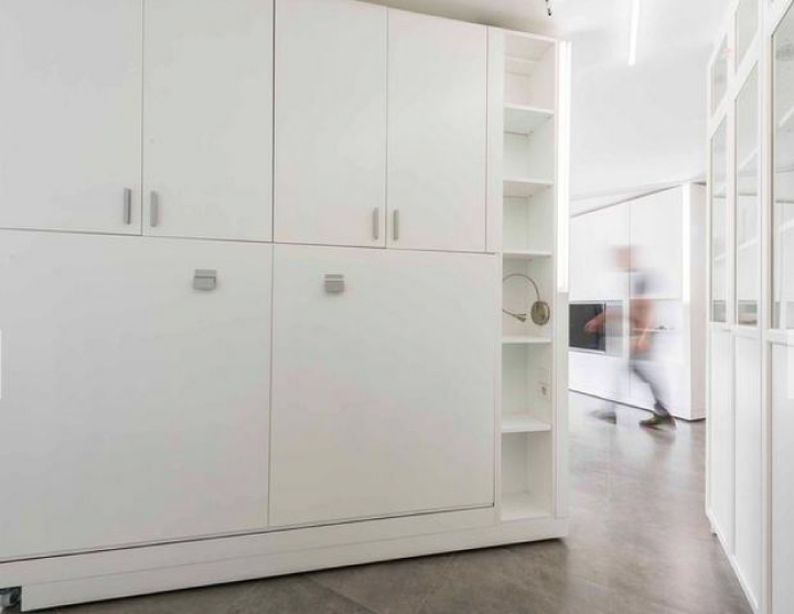 Bất ngờ với nhà có tường di động đa chức năng