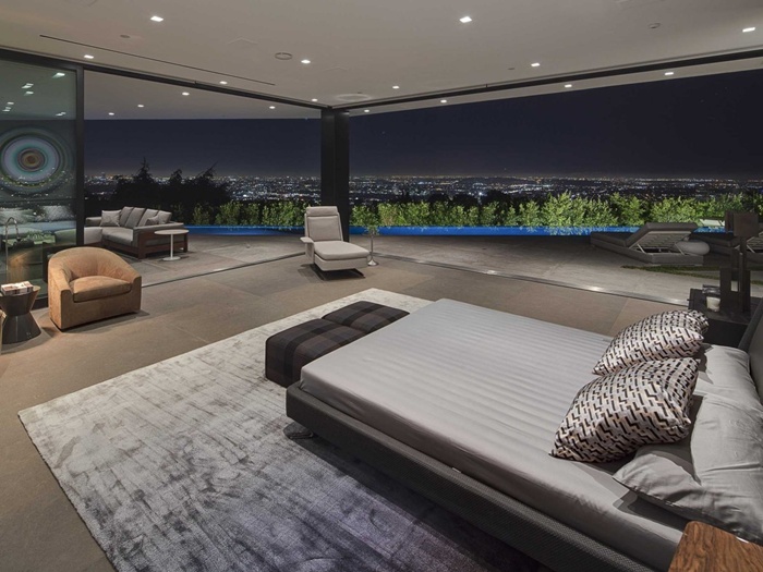 'Đột nhập' biệt thự 25 triệu USD của nhà thiết kế Calvin Klein