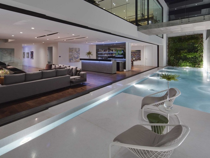 'Đột nhập' biệt thự 25 triệu USD của nhà thiết kế Calvin Klein