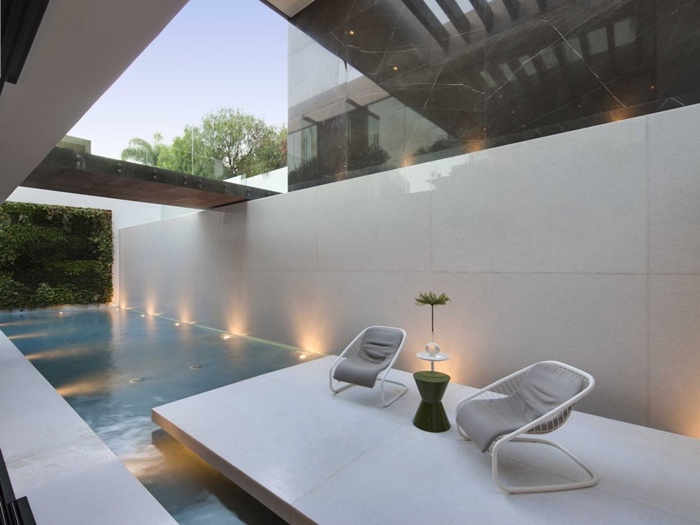 'Đột nhập' biệt thự 25 triệu USD của nhà thiết kế Calvin Klein