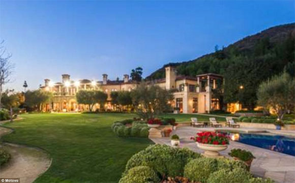 'Đột nhập' bên trong biệt thự siêu sang 646 tỷ của danh ca huyền thoại Elton John