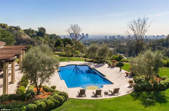 'Đột nhập' bên trong biệt thự siêu sang 646 tỷ của danh ca huyền thoại Elton John