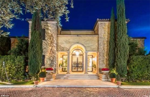 'Đột nhập' bên trong biệt thự siêu sang 646 tỷ của danh ca huyền thoại Elton John