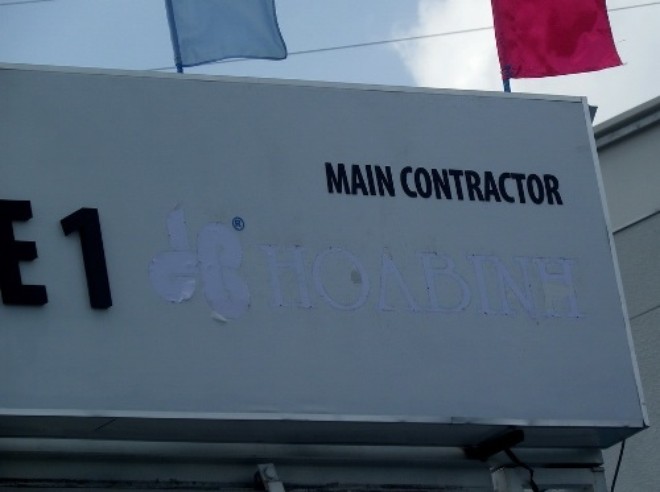 Hiện trường vụ sập giàn giáo công trình Mapletree Business Centre làm 3 người chết